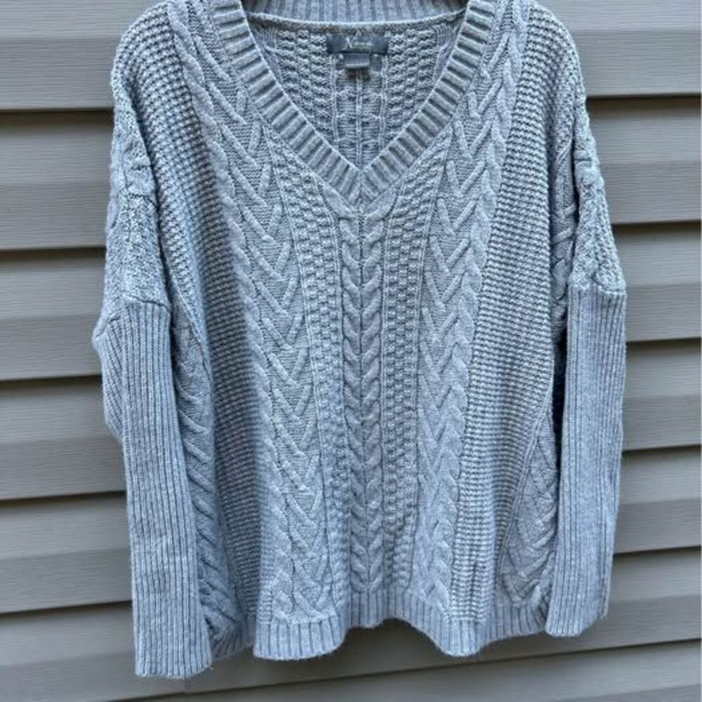 Natural Reflections L Oversized cable knit v-neck sweater